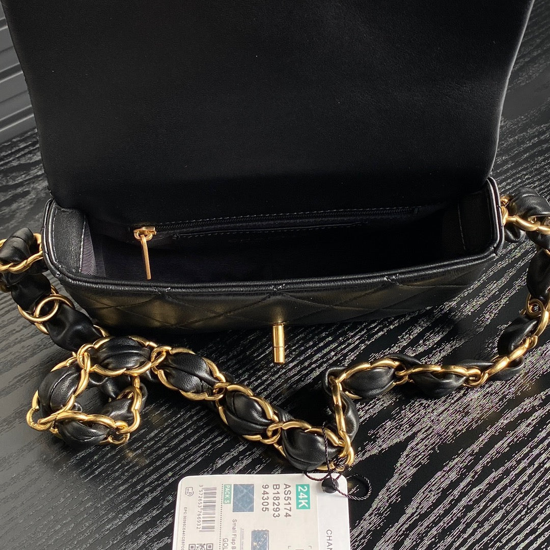 SMALL FLAP BAG 21 IN BLACK CALFSKIN GOLD DOUBLE C THICK CHAIN