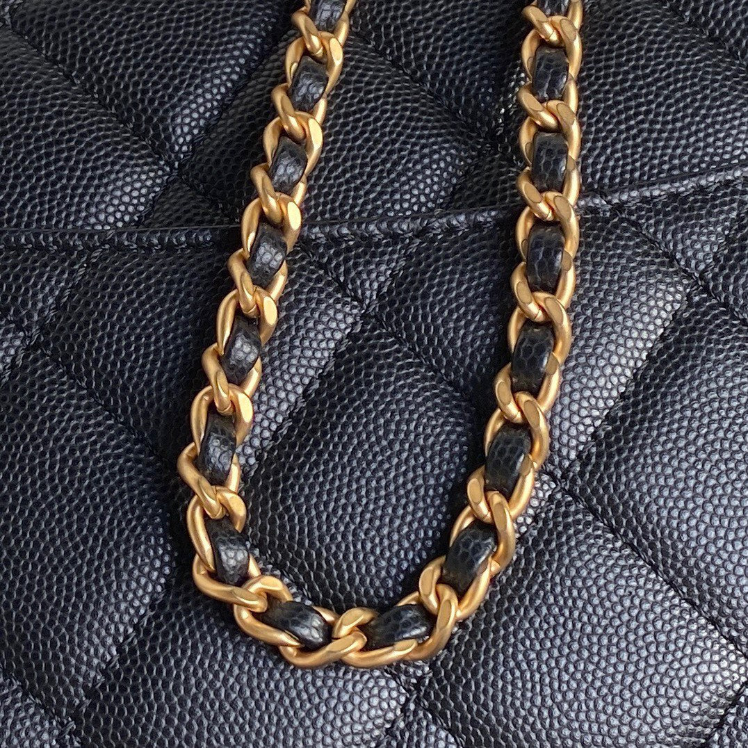 RETRO STYLE FLAP BAG 22 IN BLACK GRAINED CALFSKIN GOLD HARDWARE