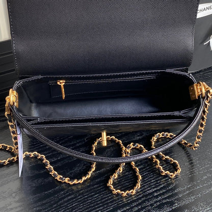 RETRO STYLE FLAP BAG 22 IN BLACK GRAINED CALFSKIN GOLD HARDWARE