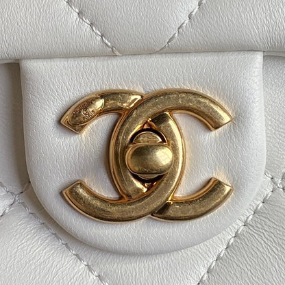 MEDIUM FLAP BAG 26 IN WHITE CALFSKIN GOLD DOUBLE C THICK CHAIN