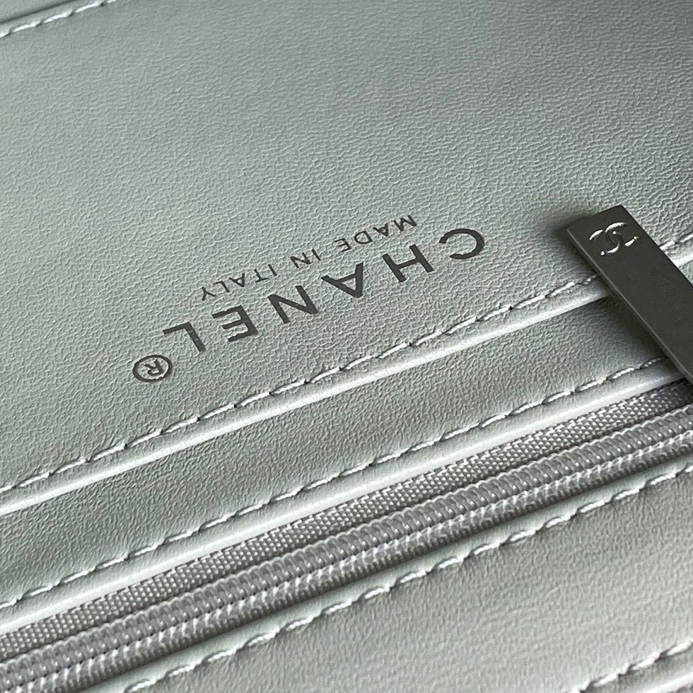 RETRO STYLE FLAP BAG 22 IN RHINO GRAY GRAINED CALFSKIN GOLD HARDWARE