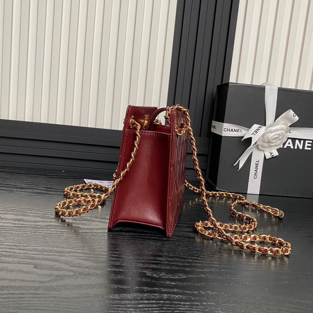 HANDBAG 21 IN GARNET RED DIAMOND PATTERN QUILTED SHINY LAMBSKIN GOLD HARDWARE