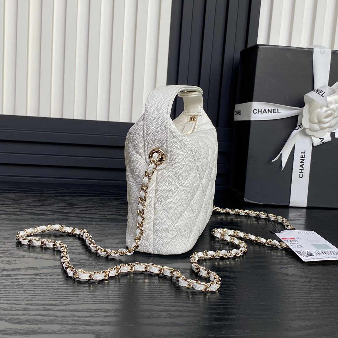 HOBO BAG 21 IN WHITE GRAINED CALFSKIN GOLD HARDWARE