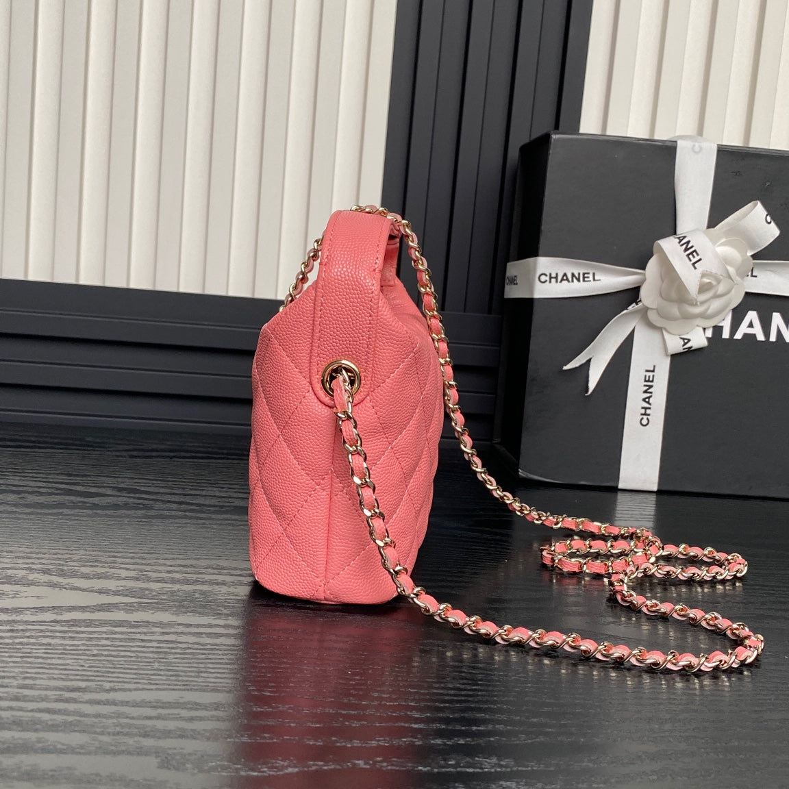 HOBO BAG 21 IN FROLY PINK GRAINED CALFSKIN GOLD HARDWARE