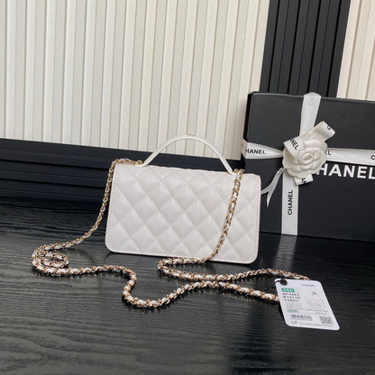 25C FLAP BAG 18 IN WHITE SHINY GRAINED CALFSKIN GOLD HARDWARE