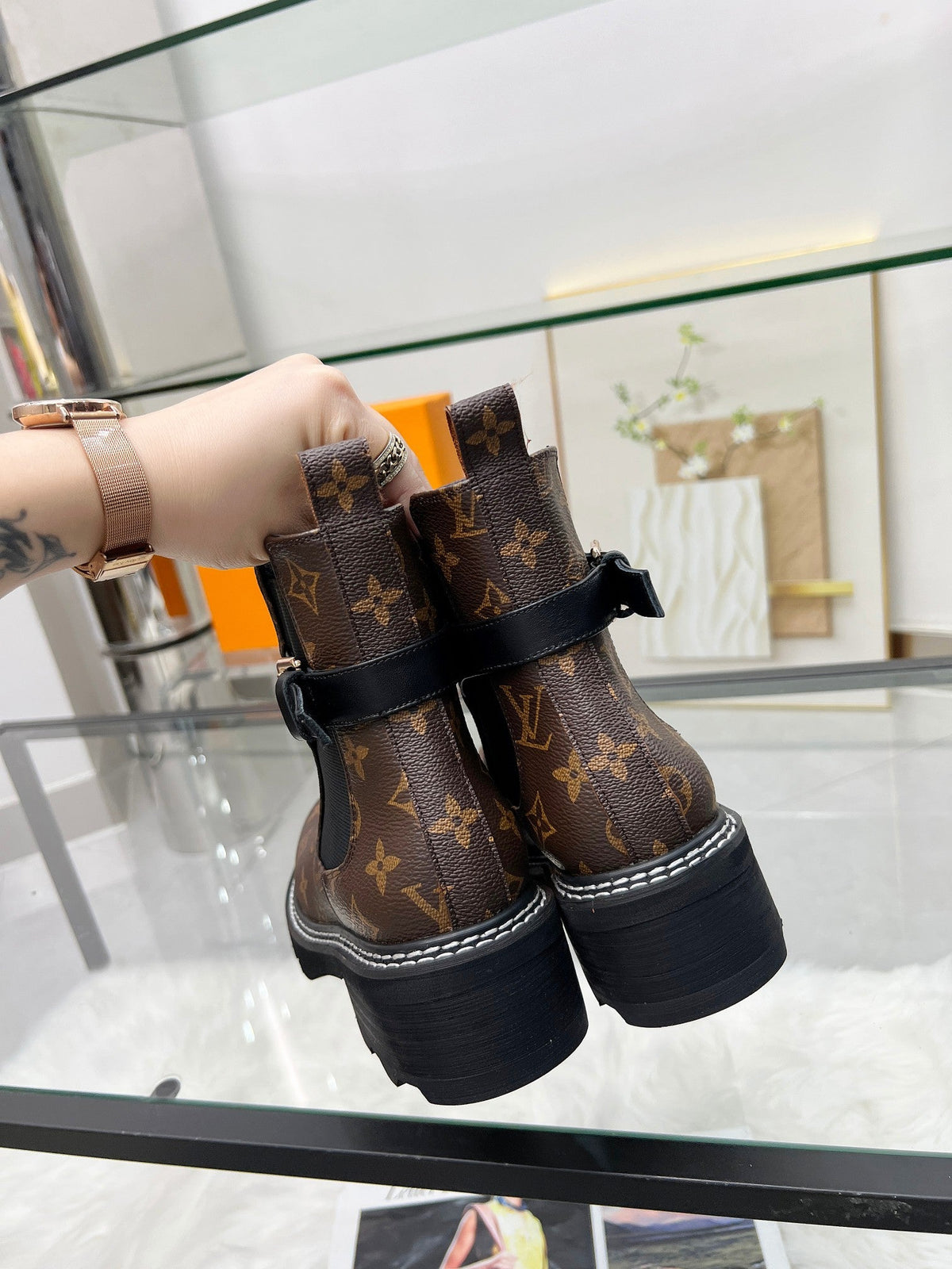 LV WOMEN'S SHORT BOOTS IN CHOCOLATE BROWN MONOGRAM CALFSKIN