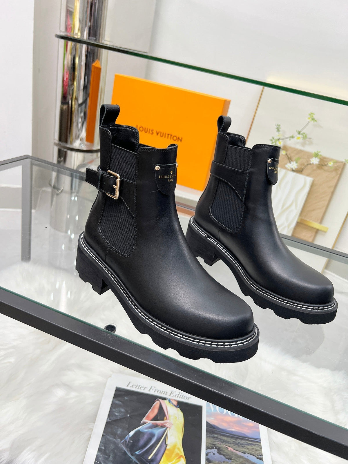 LV WOMEN'S SHORT BOOTS IN BLACK CALFSKIN