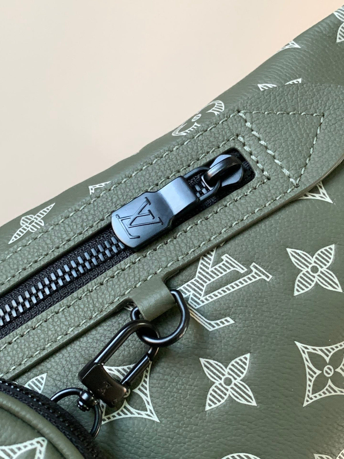 DUO CROSSBAG BAG 42 IN GREEN AND WHITE MONOGRAM SHADOW COWHIDE