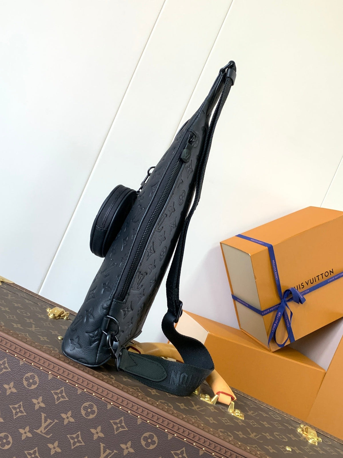 DUO CROSSBAG BAG 42 IN BLACK EMBOSSED CALFSKIN