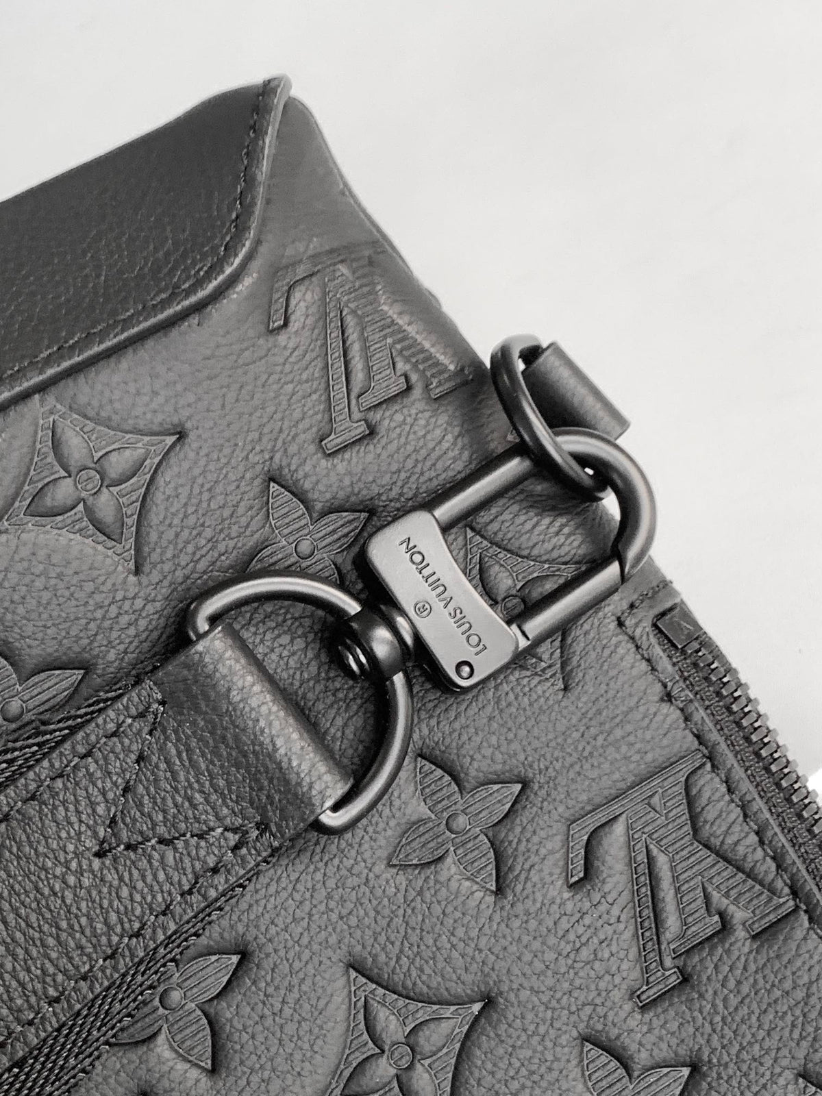 DUO CROSSBAG BAG 42 IN BLACK EMBOSSED CALFSKIN