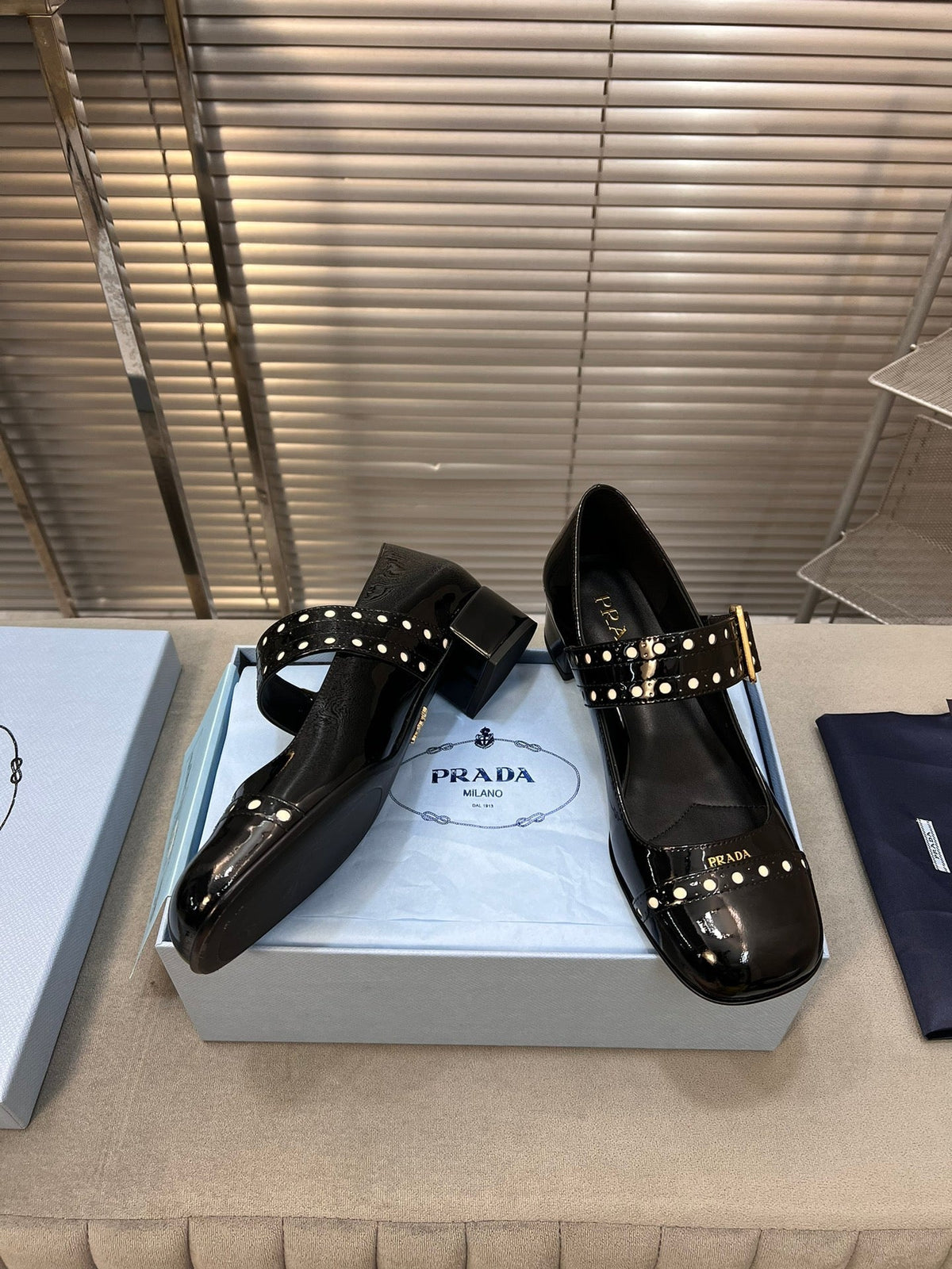 MARY JANE PUMPS IN BLACK GLOSSY CALFSKIN