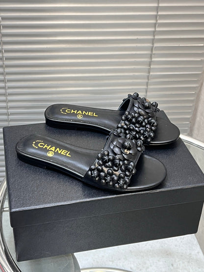 SLIPPERS CAMELLIA IN BLACK CALFSKIN