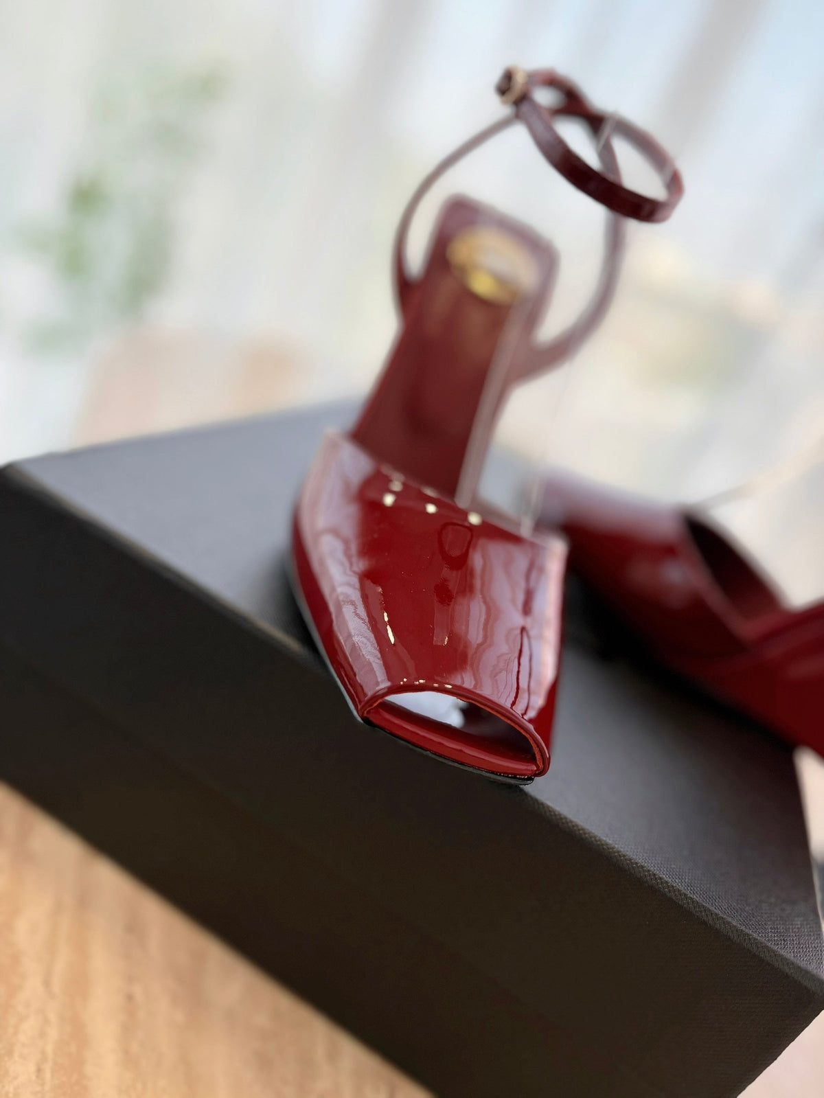 LA SCANDALE HIGH 10 CM WEDGE SANDALS IN CRIMSON RED PATENT LEATHER
