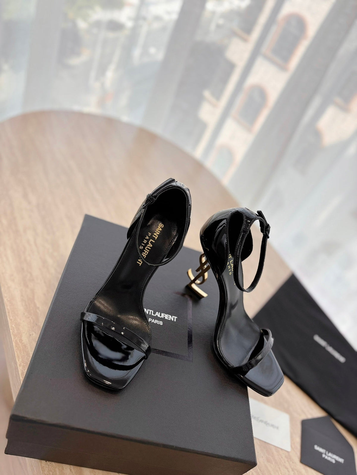 CLASSIC HIGH HEELS 10 CM IN BLACK PATENT CALFSKIN