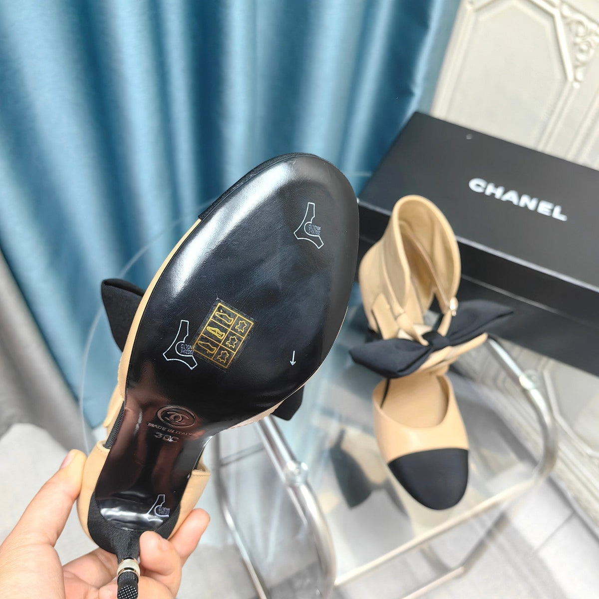HIGH HEELS IN DARK CREAM MIX BLACK SHEEPSKIN WITH FLOWER