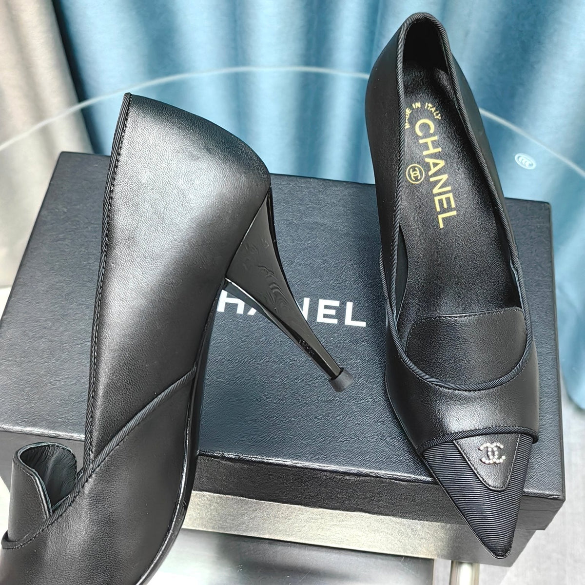 HIGH HEELS IN BLACK SHEEPSKIN
