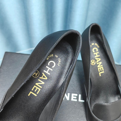 HIGH HEELS IN BLACK SHEEPSKIN