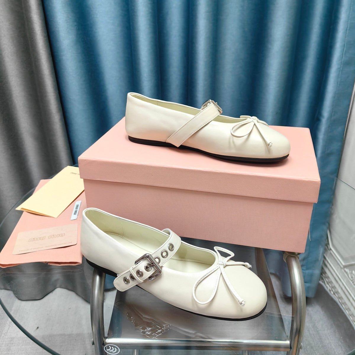 GHOST WHITE BALLET SHOES COWHIDE WITH BUTTON