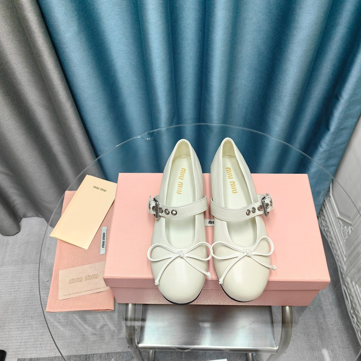 GHOST WHITE BALLET SHOES COWHIDE WITH BUTTON