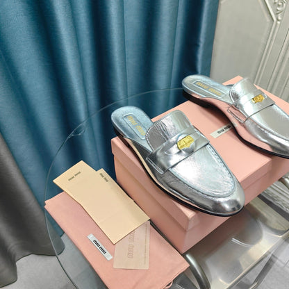 MULES SLIPPERS SILVER COWHIDE WITH GOLD COIN