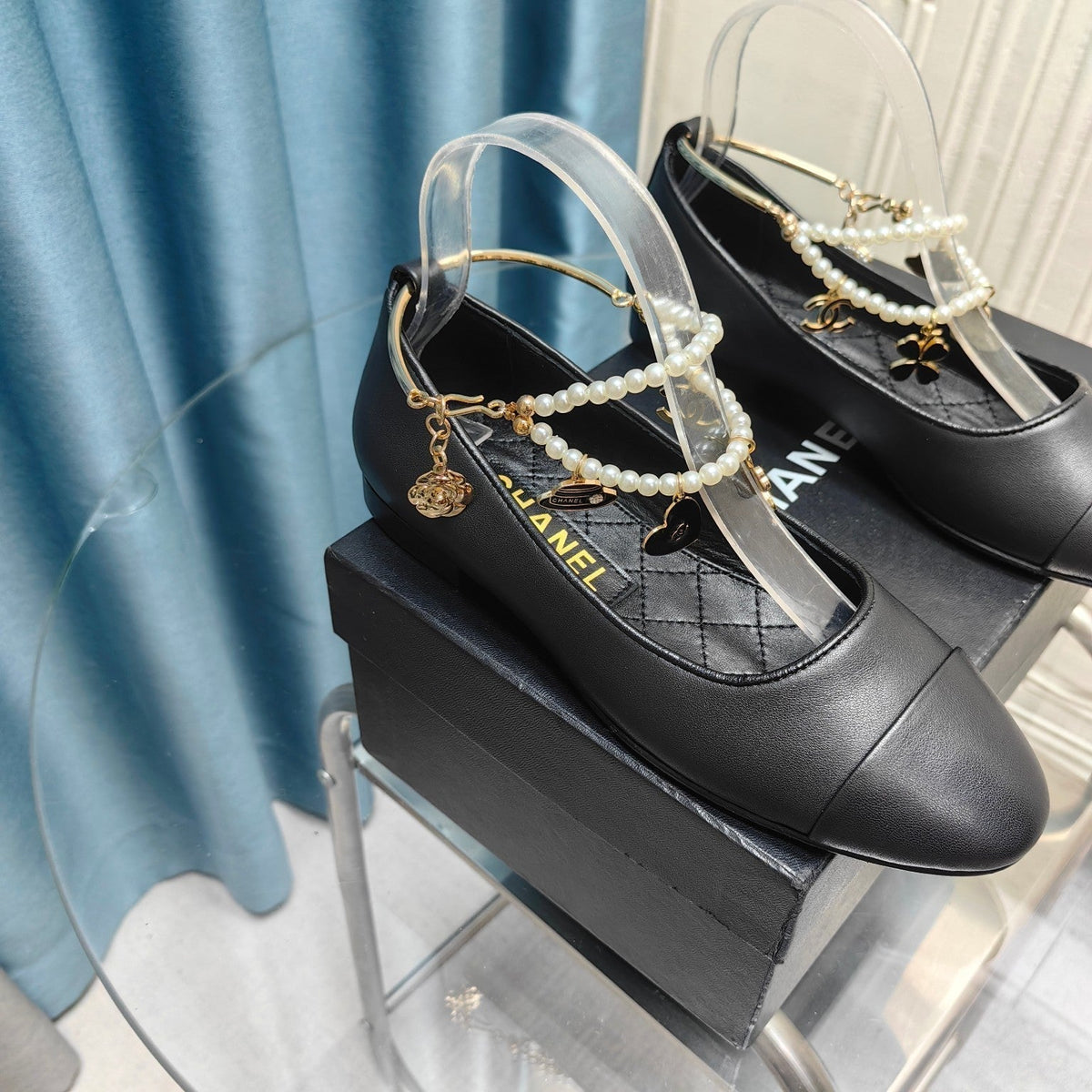 MARY JANE WITH PEARL STRAP IN BLACK LAMBSKIN
