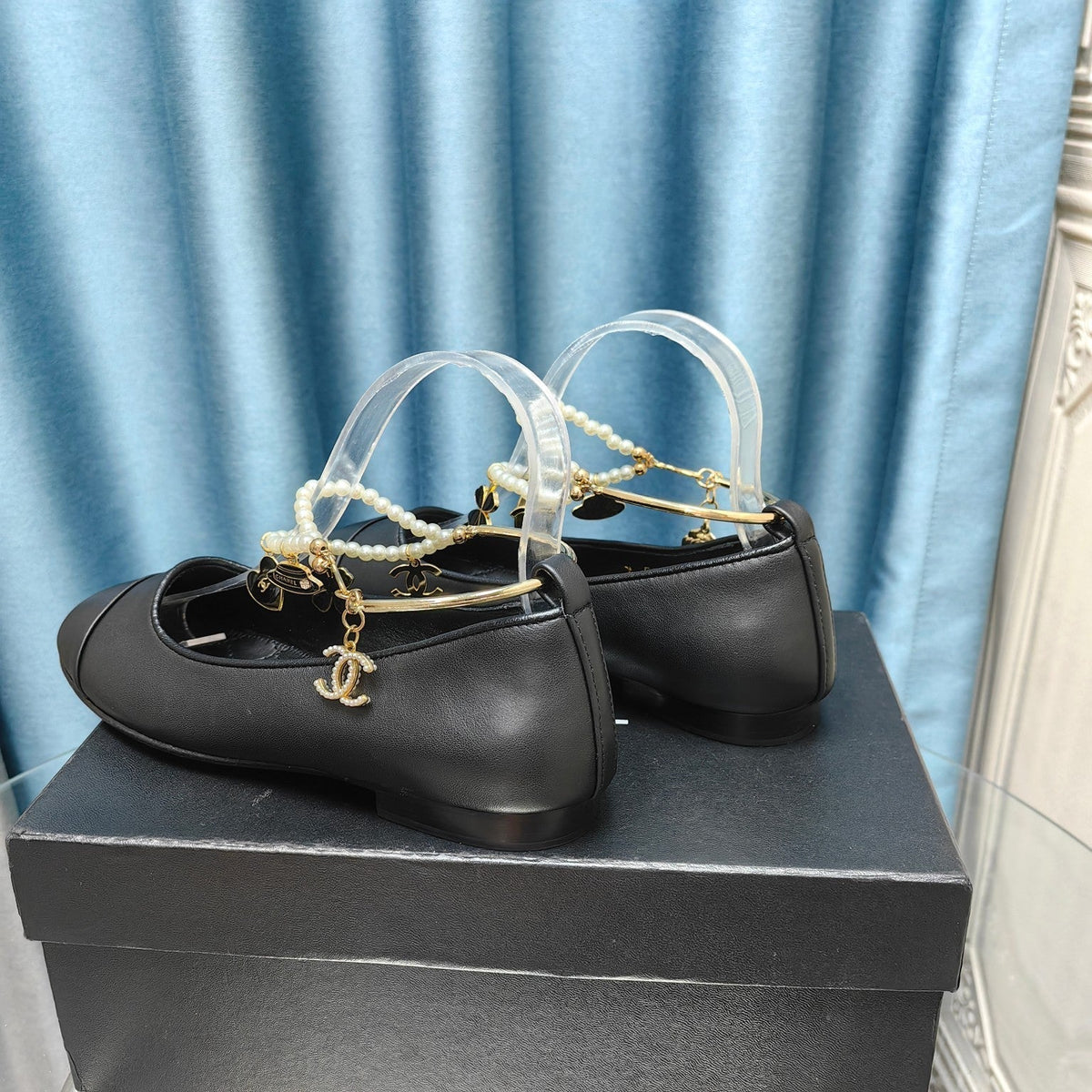 MARY JANE WITH PEARL STRAP IN BLACK LAMBSKIN