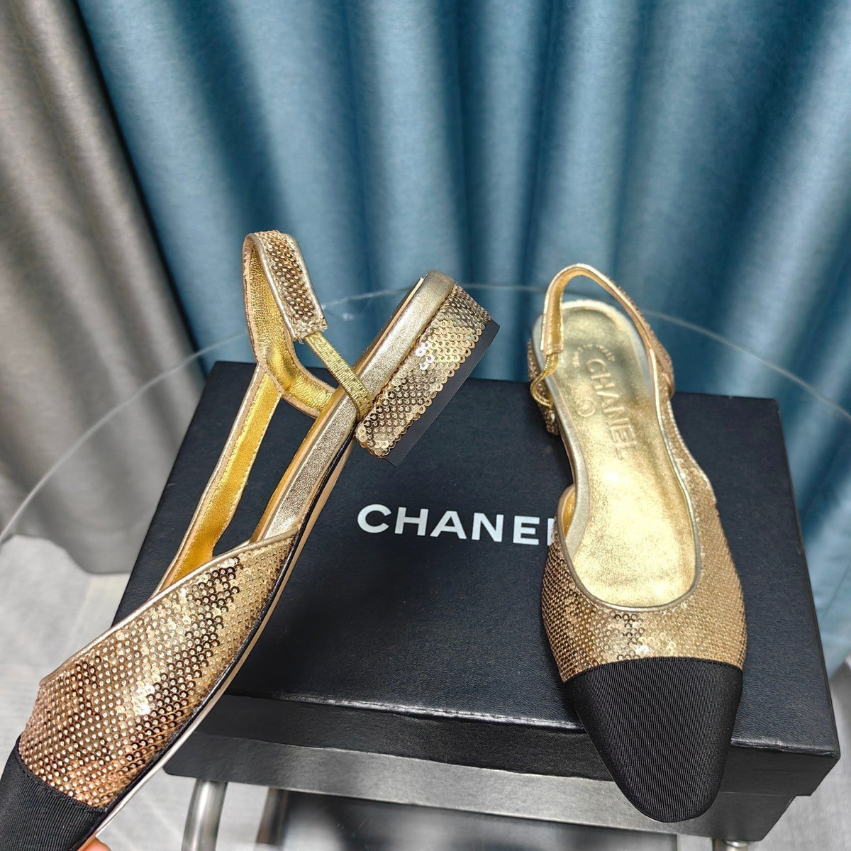 SLINGBACKS IN GLITTER GOLDEN LAMBSKIN