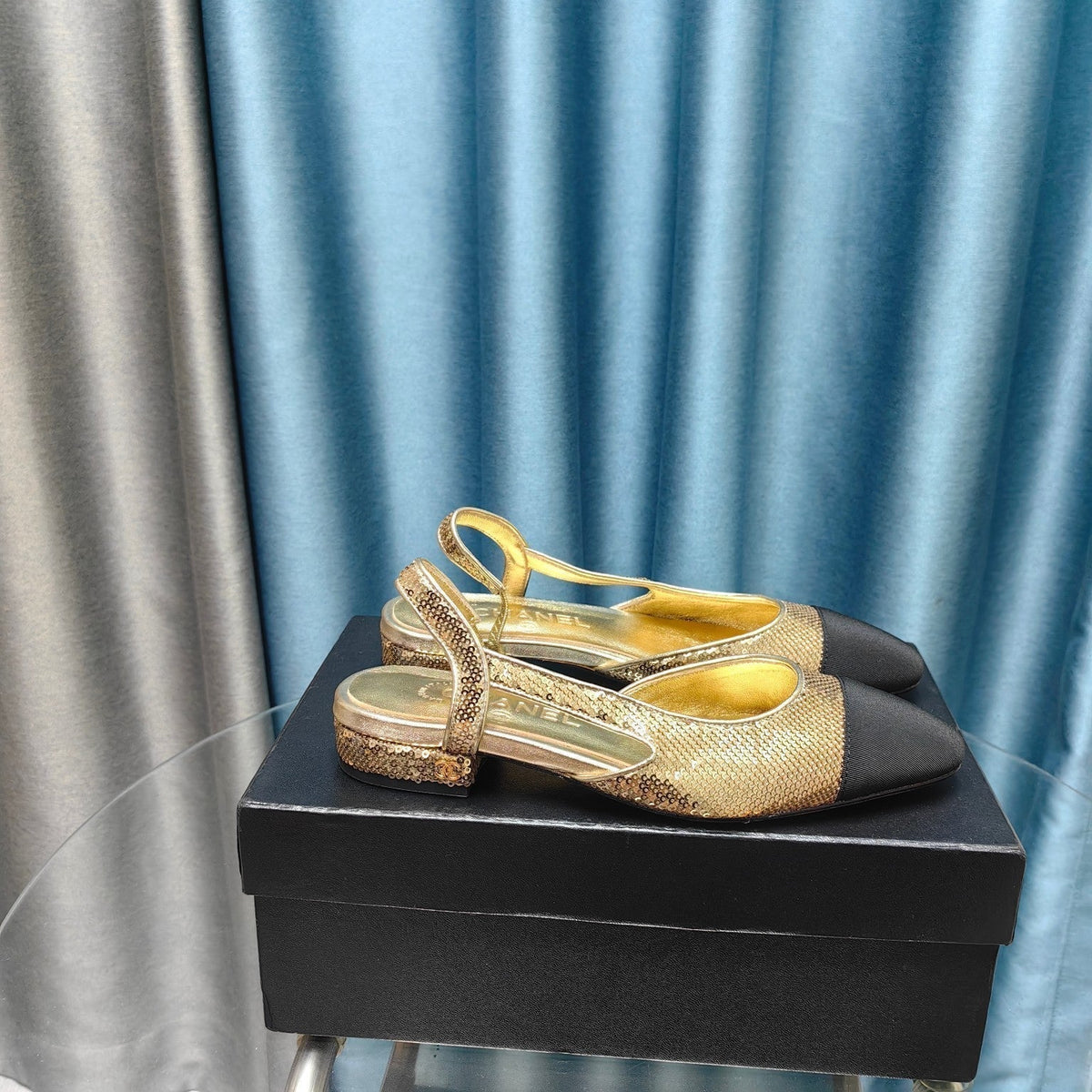 SLINGBACKS IN GLITTER GOLDEN LAMBSKIN