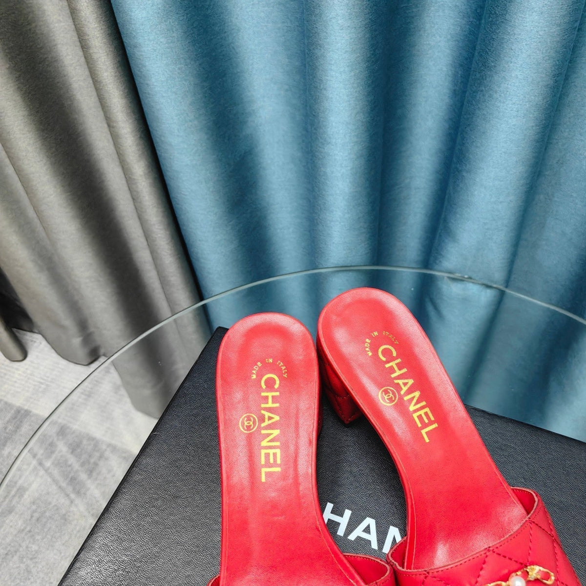 MULE SLIDE SANDAL IN CHERRY RED LAMBSKIN