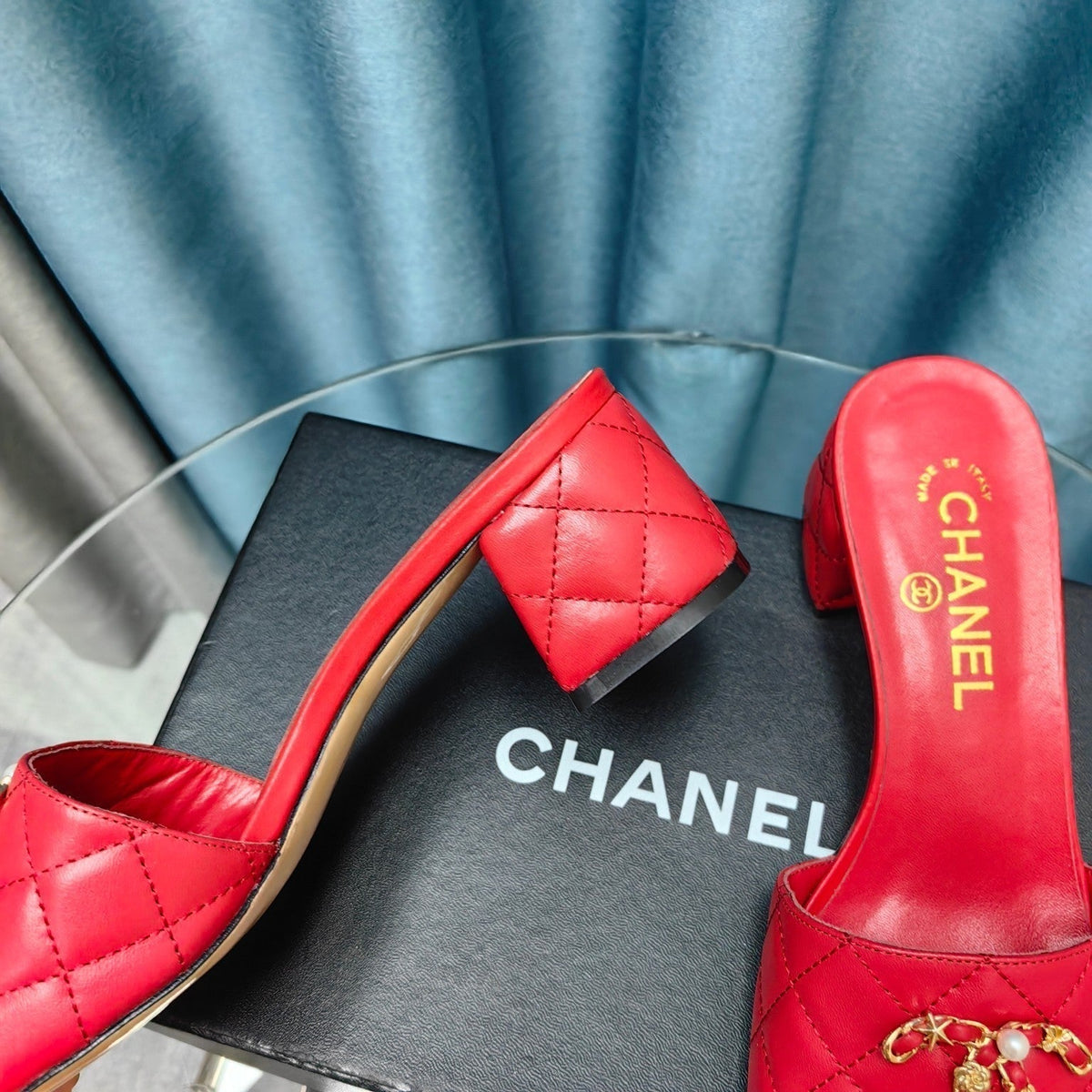 MULE SLIDE SANDAL IN CHERRY RED LAMBSKIN