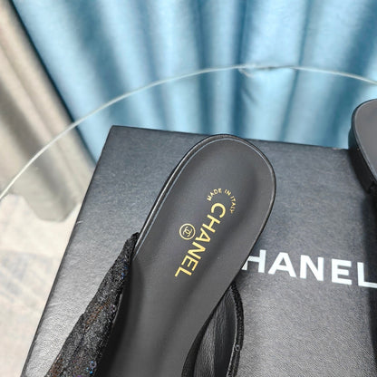 MULE IN BLACK SATIN AND LAMBSKIN