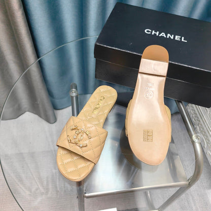 QUILTED SLIPPERS BEIGE CREAM SHEEPSKIN