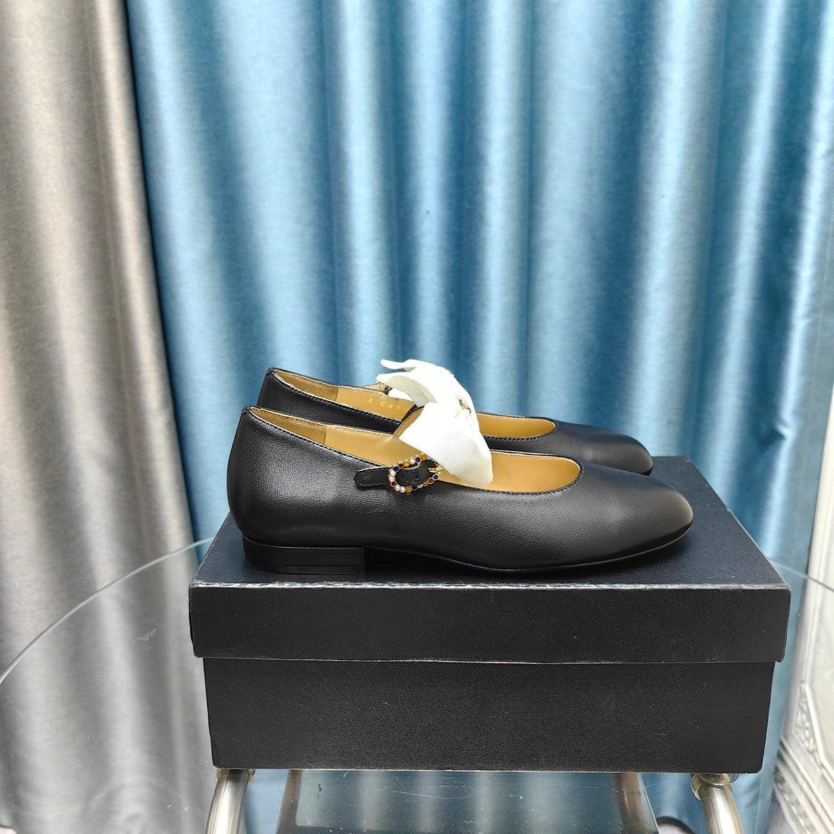 MARY JANE SHOES BLACK SHEEPSKIN WITH WHITE BOW