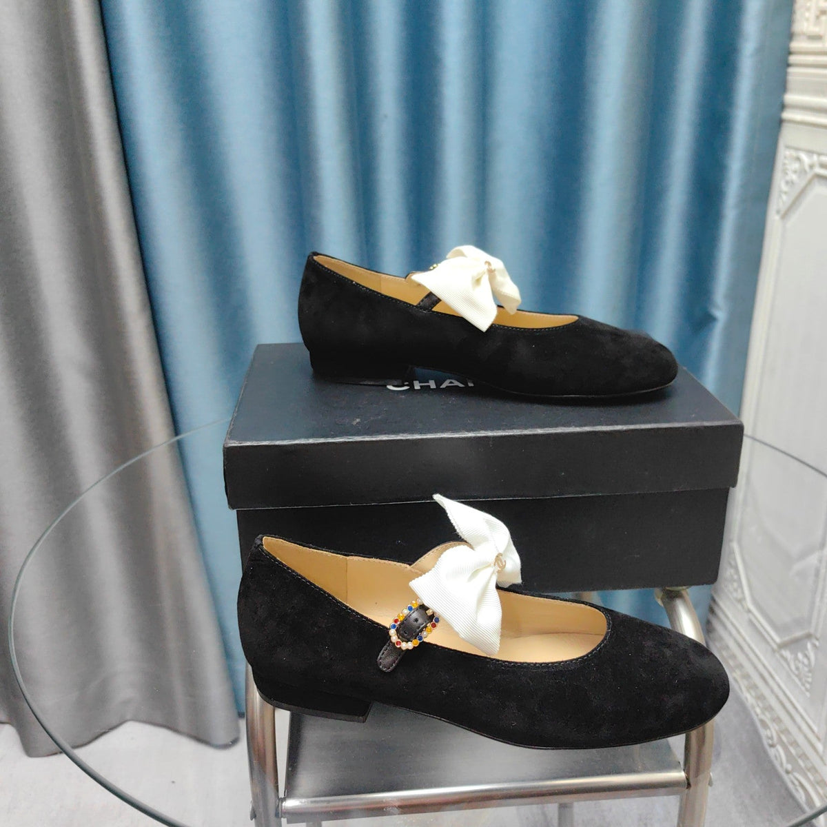 MARY JANE SHOES BLACK SUEDE WITH WHITE BOW