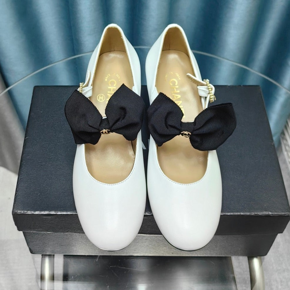 HIGH MARY JANE SHOES WHITE SHEEPSKIN WITH BLACK BOW