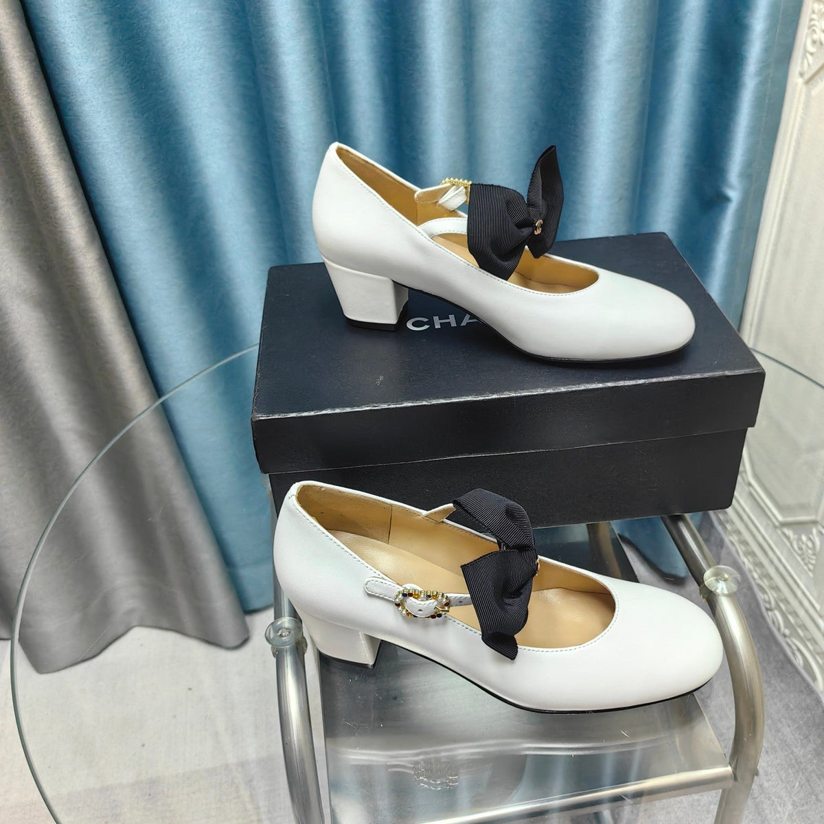 HIGH MARY JANE SHOES WHITE SHEEPSKIN WITH BLACK BOW