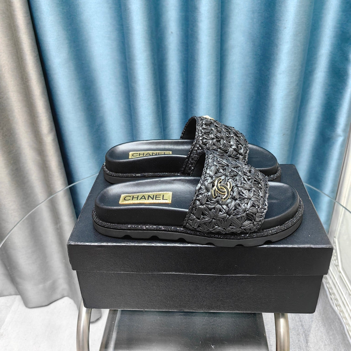 KNIT SLIPPERS IN BLACK WOVEN SATIN AND SHEEPSKIN