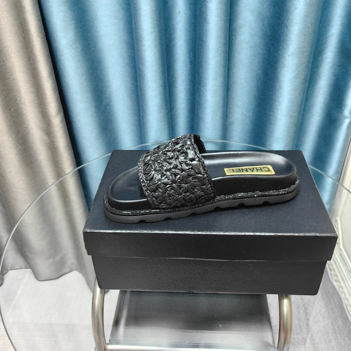 KNIT SLIPPERS IN BLACK WOVEN SATIN AND SHEEPSKIN