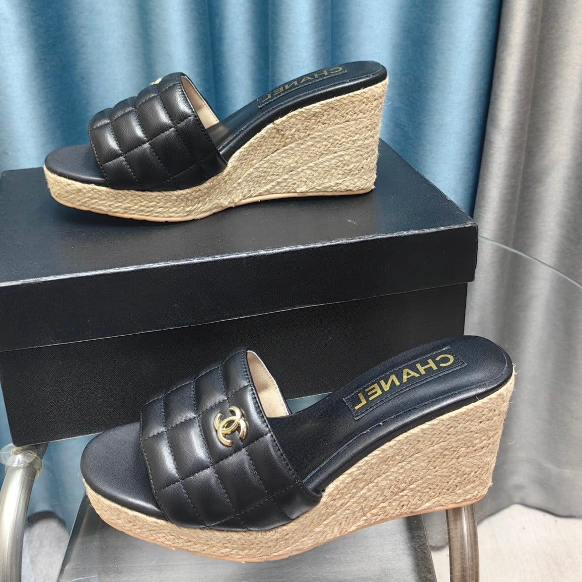 WEDGE BLACK SHEEPSKIN