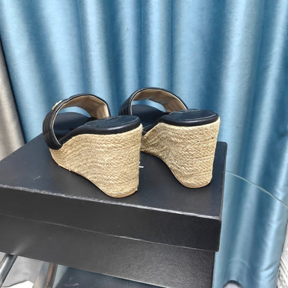 WEDGE BLACK SHEEPSKIN