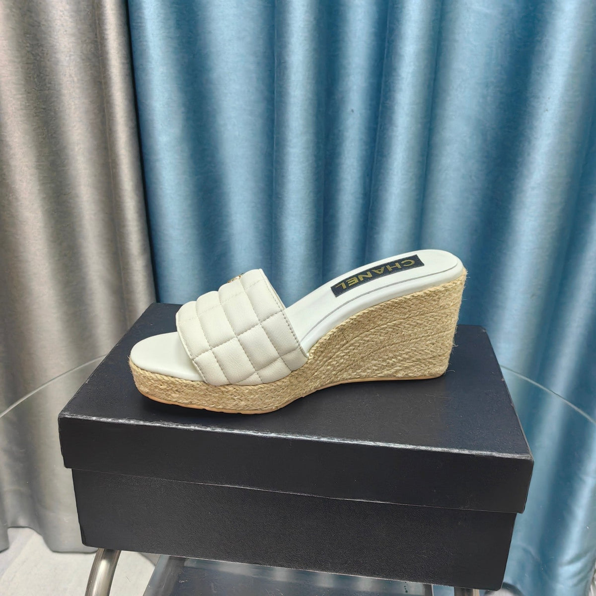 WEDGE WHITE SHEEPSKIN