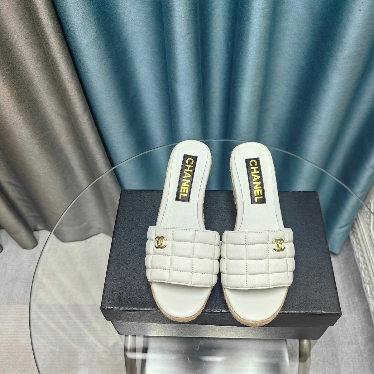 WEDGE WHITE SHEEPSKIN