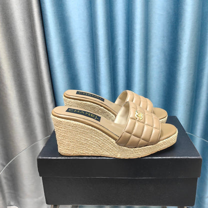 WEDGE CAMEL BEIGE SHEEPSKIN