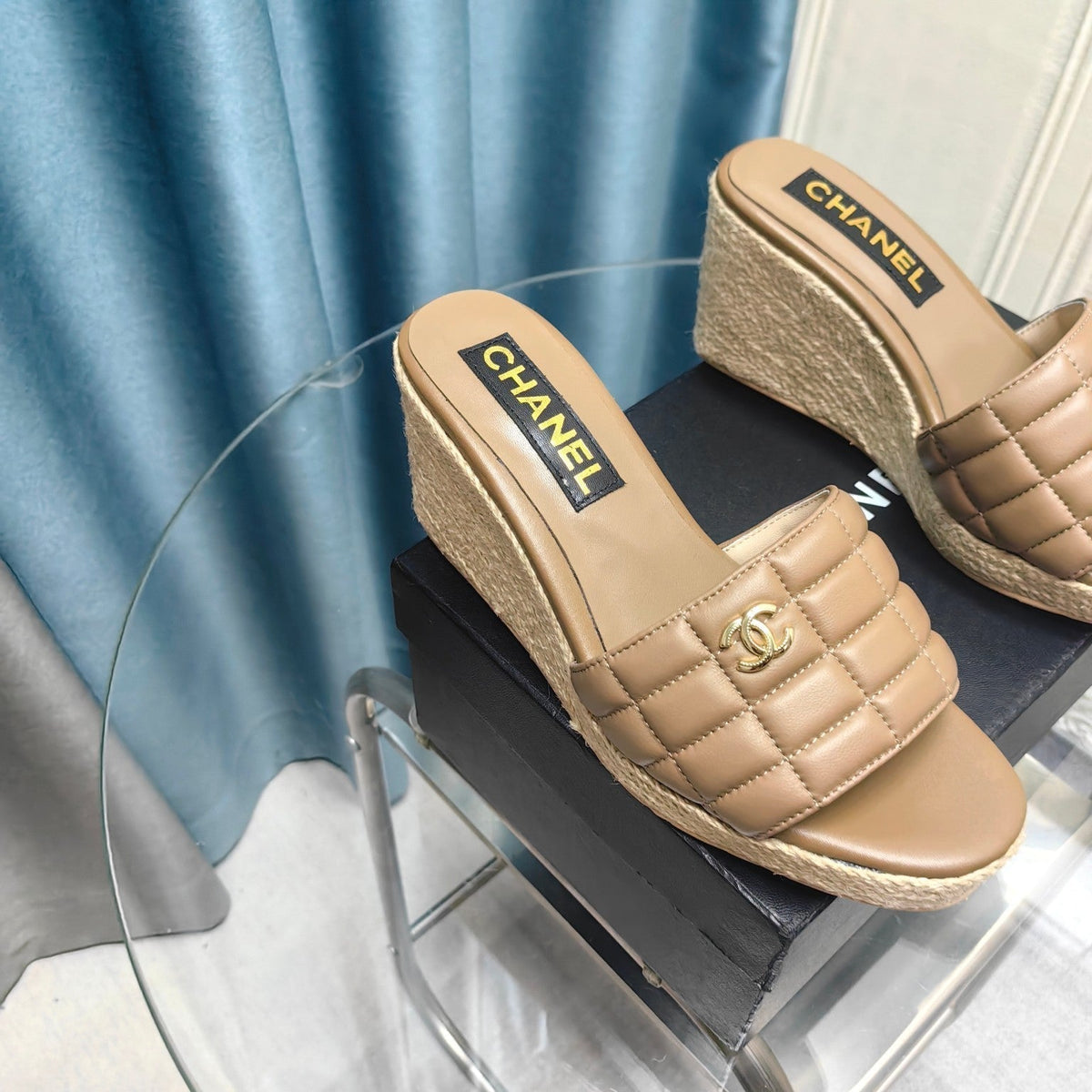 WEDGE CAMEL BEIGE SHEEPSKIN