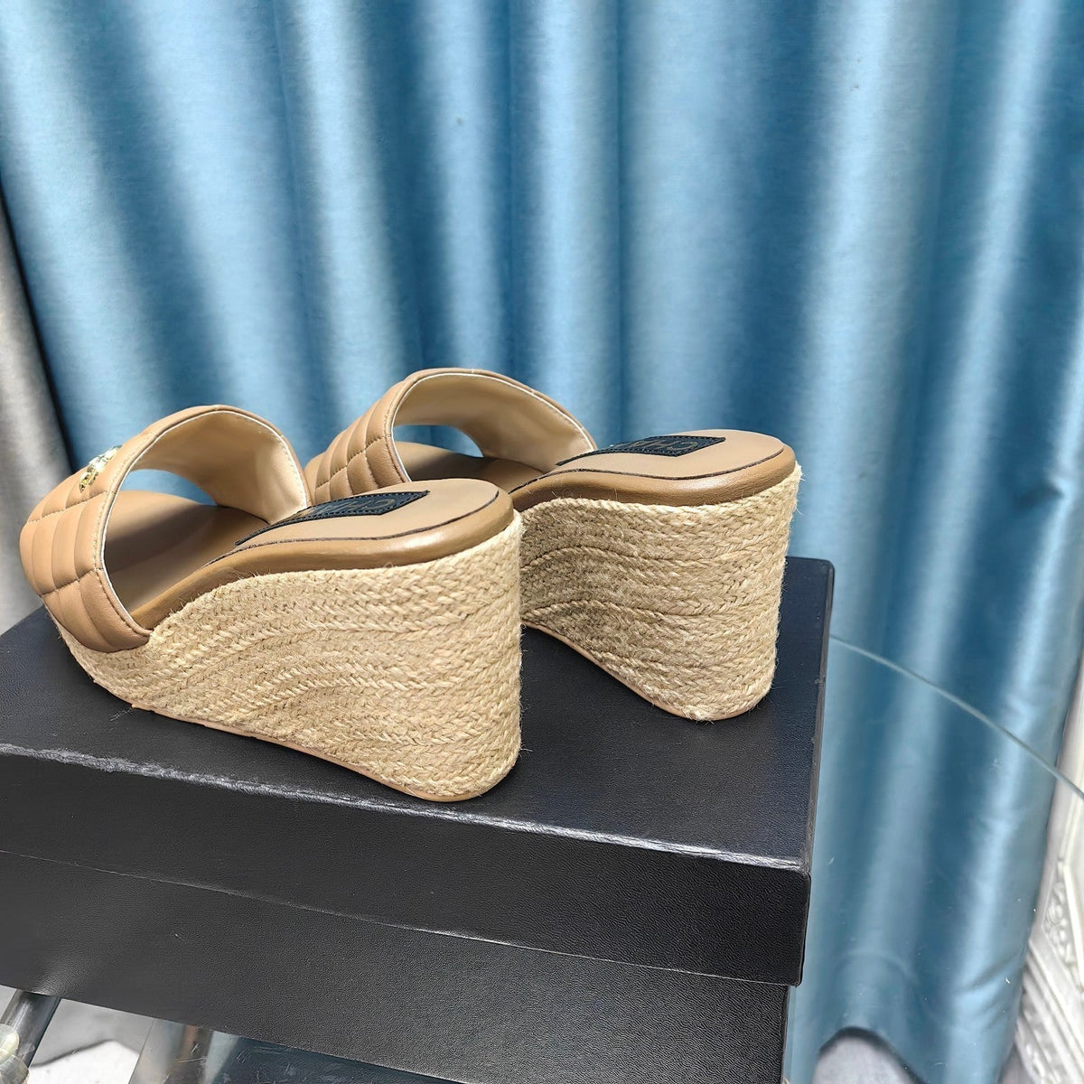 WEDGE CAMEL BEIGE SHEEPSKIN