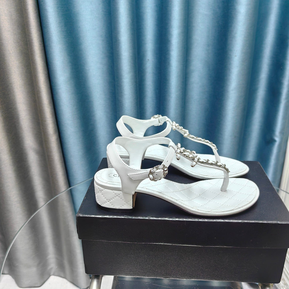 CLASSIC THONG SANDALS WHITE LAMBSKIN WITH PEARL BUCKLE