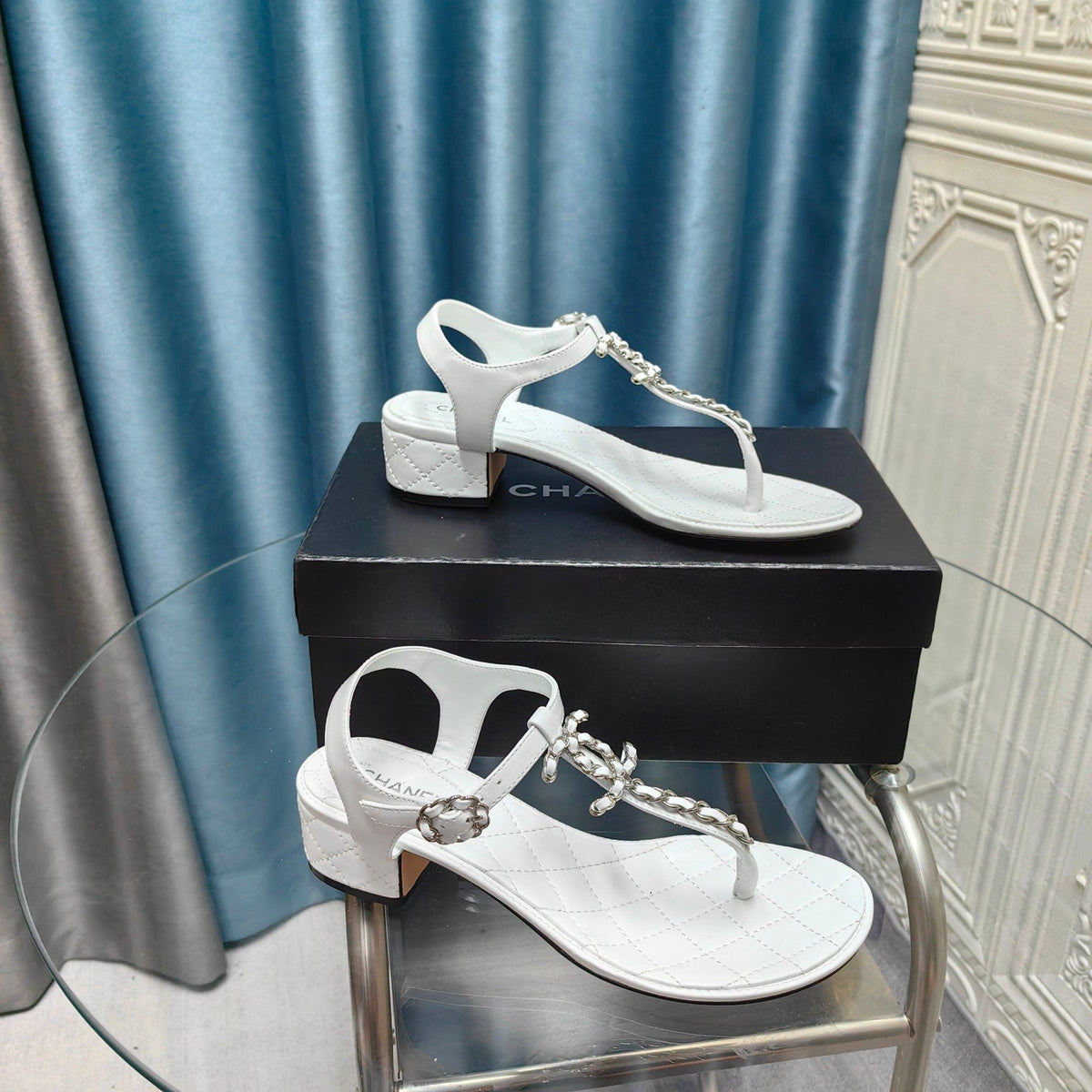 CLASSIC THONG SANDALS WHITE LAMBSKIN WITH PEARL BUCKLE
