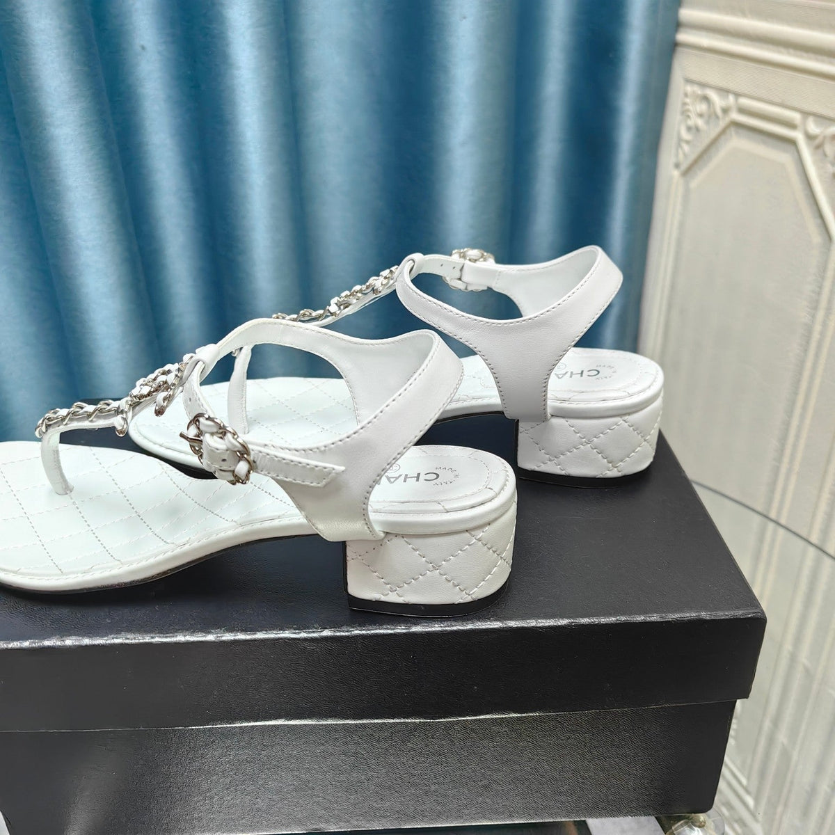 CLASSIC THONG SANDALS WHITE LAMBSKIN WITH PEARL BUCKLE