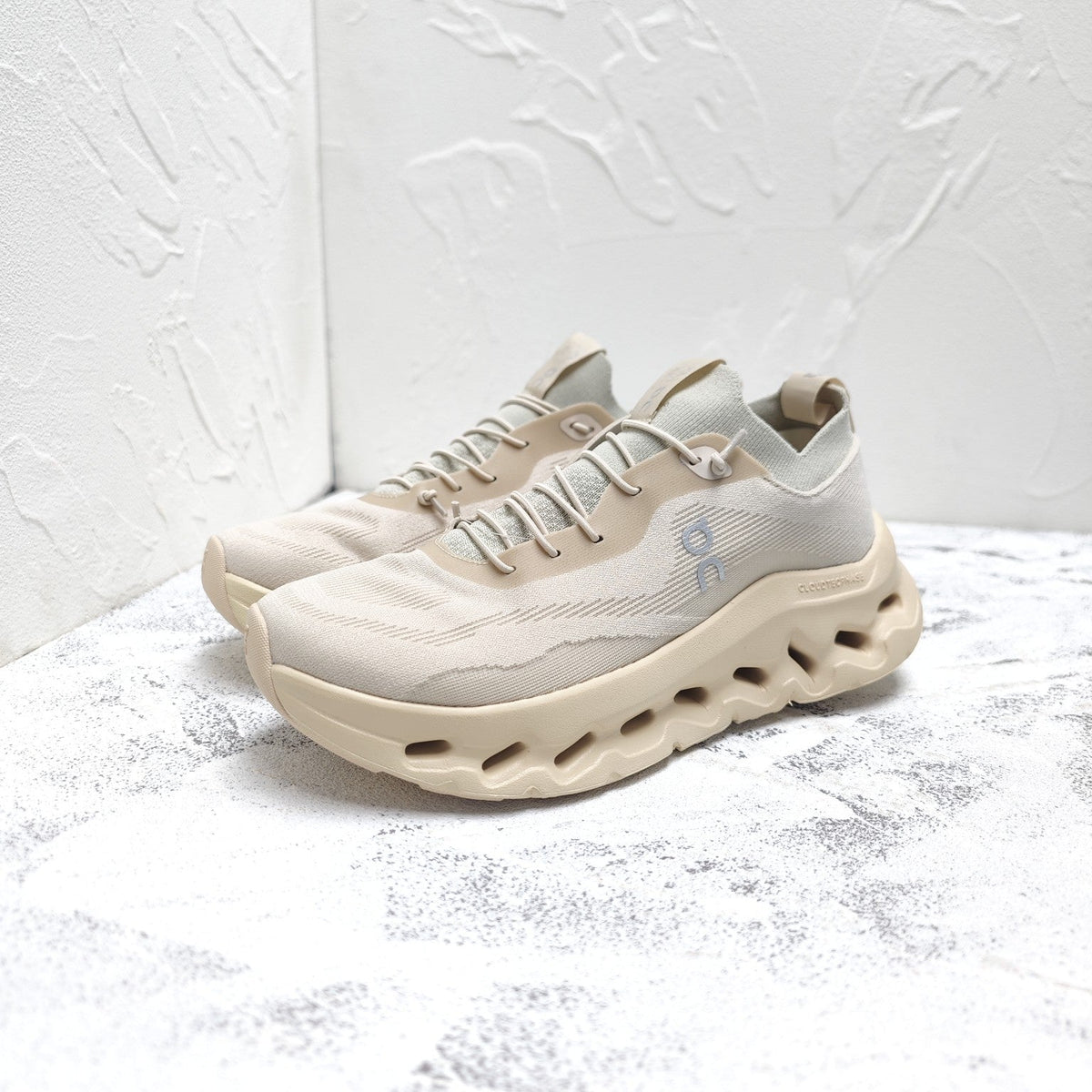CLOUDTILT SNEAKER IN PALE GRAY RECYCLED POLYESTER