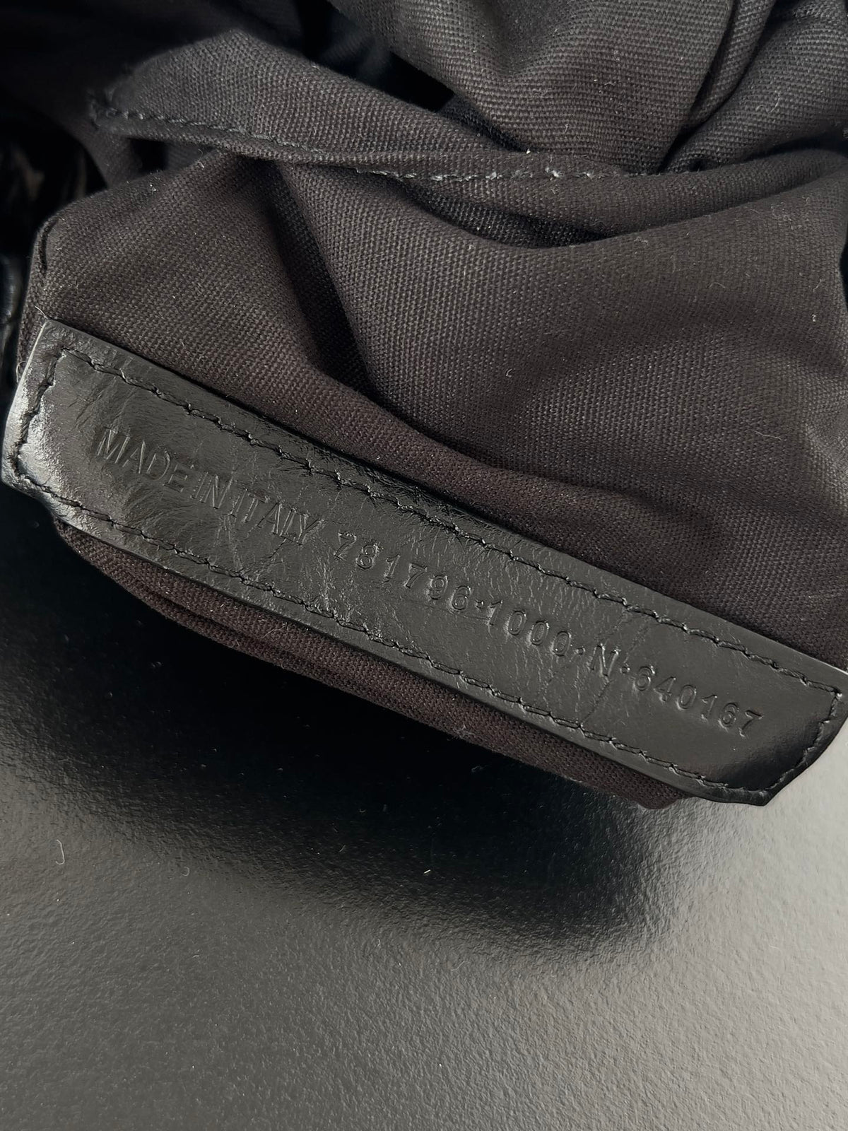 CRUSH TOTE BAG 20 IN BLACK QUILTED CALFSKIN SILVER HARDWARE